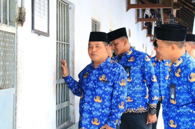 
					Sehari Menjabat, Kalapas Banyuwangi Langsung Sapa Warga Binaan