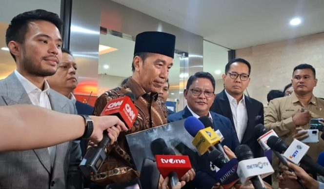 
					Jokowi Penuhi Panggilan Bareskrim Polri, Sekaligus Bawa Pulang Kembali Ijazah UGM