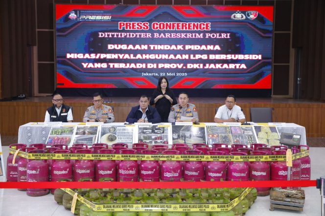 
					Bareskrim Polri Bongkar Sindikat Oplosan Gas Subsidi di Jakarta, Negara Rugi Rp16,8 Miliar*