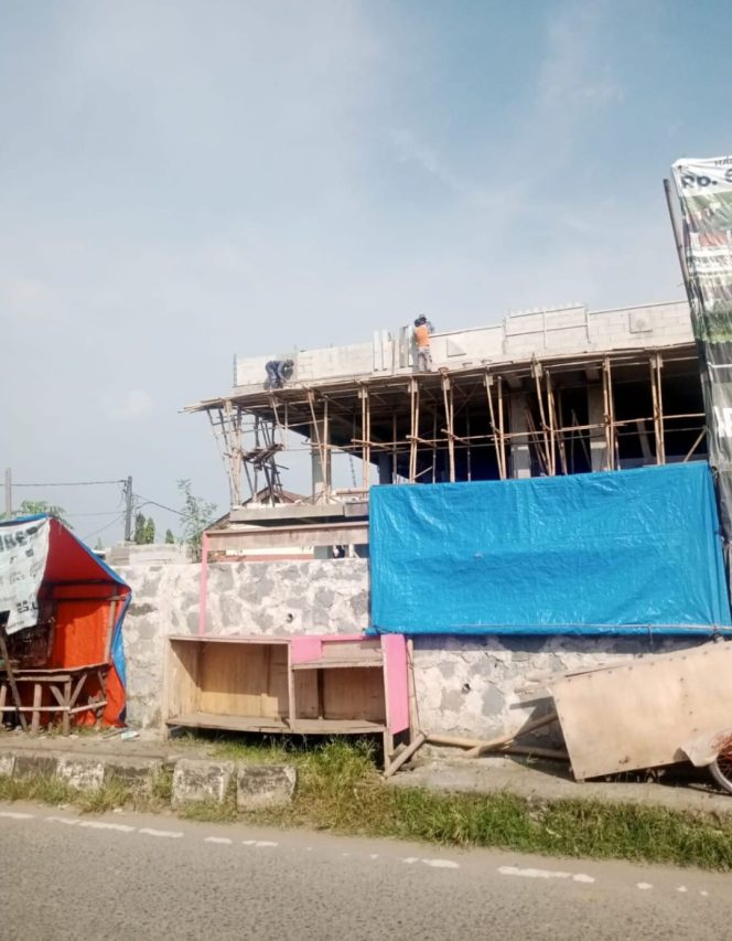 
					PEMBANGUNAN GEDUNG PD PASAR MAUK GUNAKAN ALIRAN LISTRIK DECARA ILEGAL.
