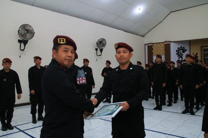 
					Berhasil Gagalkan Upaya Penyelundupan Narkoba, 3 Pegawai Lapas Banyuwangi Terima Penghargaan