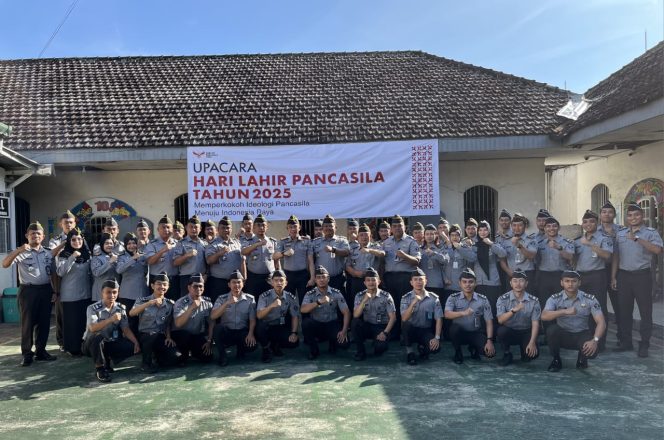 
					Peringati Hari Lahir Pancasila, Lapas Jember Gelar Upacara Bendera