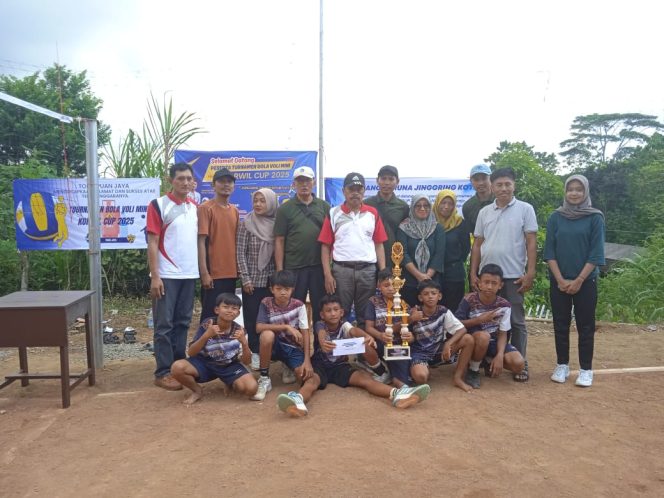 
					Gali Potensi Siswa Perebutan Piala Korwil Tanggunggunung Cup 2025,Gelar Lomba Voli di SDN Kota Jinggring