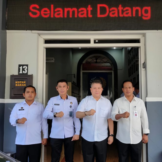 
					Kunjungi Lapas Jember, Deputi Bidang Hukum Tinjau Layanan dan Program Pembinaan