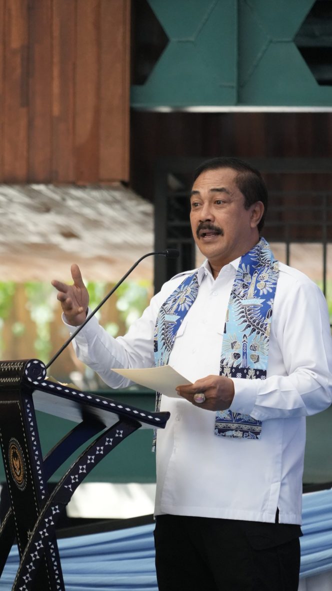 
					Ribuan Klien BAPAS Serentak Lakukan Aksi Sosial, Wujud Kesiapan Implementasi Pidana Alternatif