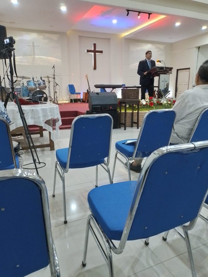 
					Ibadah Awal Bulan Juni: Jemaat Pouk Maranatha Sitanala Disegarkan dengan Penyertaan Roh Kudus