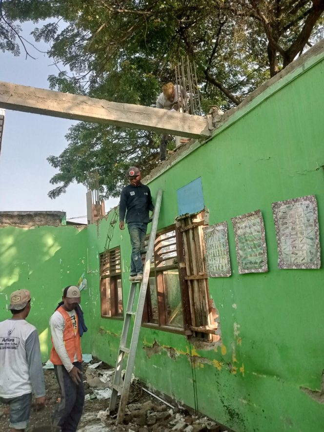 
					Proyek Rehabilitasi Gedung SDN Sepatan 1 Sarat Pelanggaran K3, Lemahnya Pengawasan Instansi Terkait,ada apa  ???