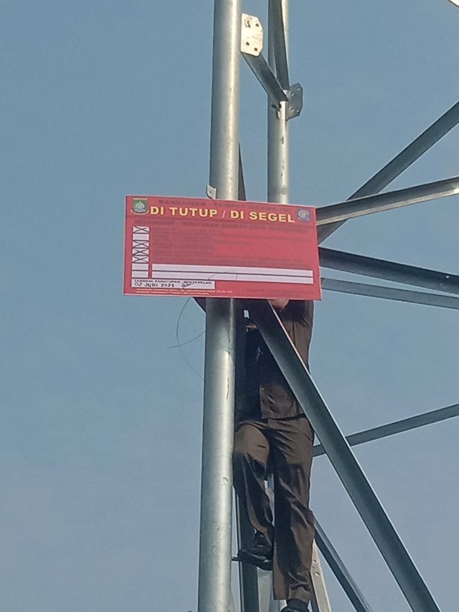 
					Satpol PP Tangerang Segel Tiang Tower Milik PT Gihon Telekomunikasi karena Tak Miliki Izin