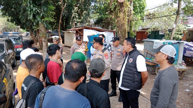
					Respons Cepat Polresta Tangerang: Kapolsek Tigaraksa Tindaklanjuti Laporan Netizen soal Pungli di Alun-alun