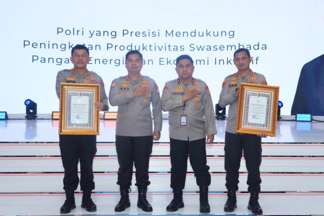 
					Polres Metro Tangerang Kota kembali menerima Penghargaan Pelayanan Prima dari Kapolri di Musrenbang Polri 2025*