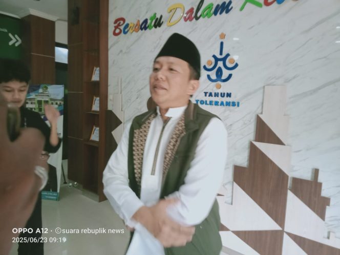 
					Pemulangan Jamaah Haji Kloter 29 Disambut Tangis dan Haru oleh Keluarga*