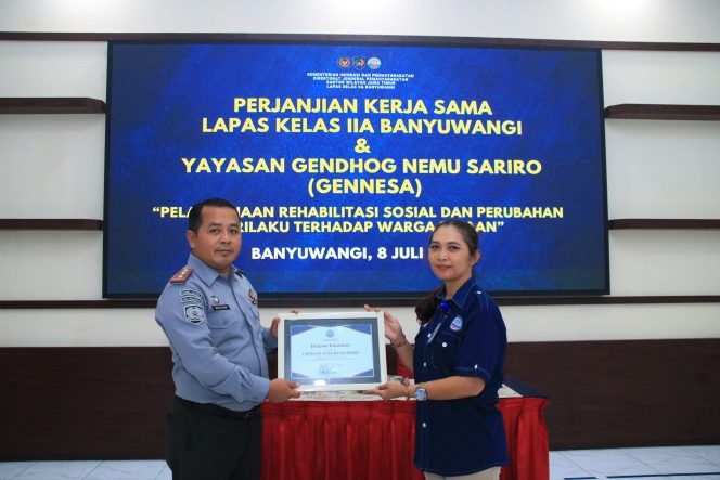 
					Lapas Kelas IIA Banyuwangi Teken Perjanjian Kerja Sama dengan Yayasan GENNESA untuk Rehabilitasi Sosial Warga Binaan
