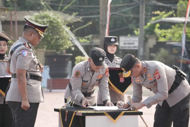 
					Tongkat Komando Polresta Tangerang Resmi Diserahterimakan