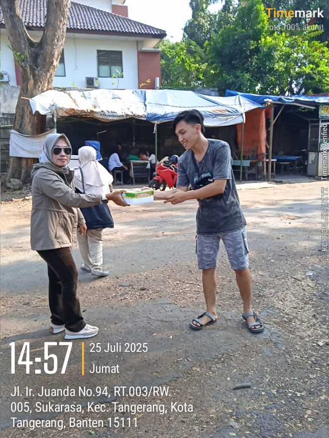 
					Berbagi Nasi Kotak Jum’at Berkah Di Depan Polres Tangerang Kota Media Gakorpan dan TV Gapta Selalu exsis