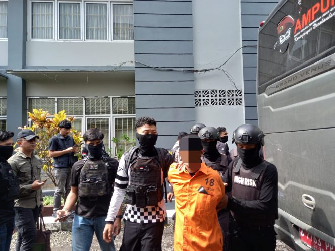 
					Deputi II BNPT Monitoring Proses Pemindahan Lima Narapidana Terorisme ke Lapas Pasir Putih
