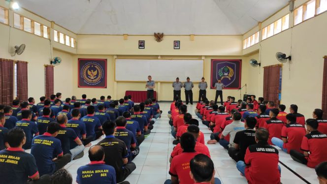 
					Kalapas Jember Beri Motivasi kepada Tamping Pekerja dan Kepala Kamar
