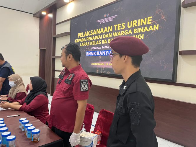
					Libatkan BNNK, Lapas Banyuwangi Tes Urine Pegawai dan Warga Binaan