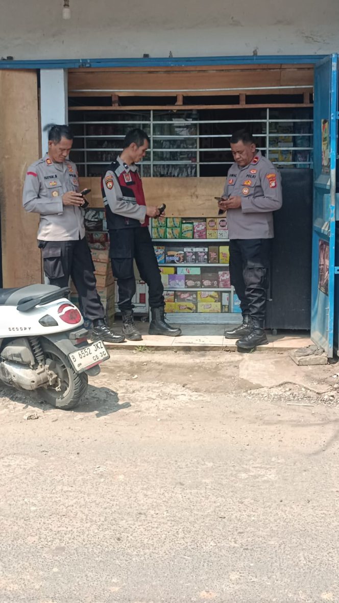 
					Kapolsek Sepatan Segel Kios Penjual Obat Tramadol Modus Warung Sembako