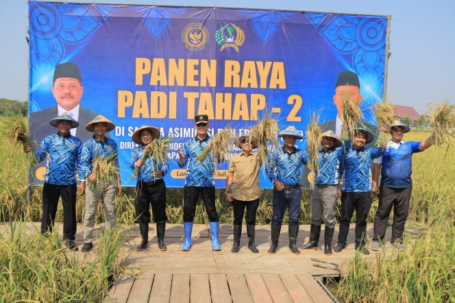 
					Panen Raya di SAE Lapas Lamongan, Kakanwil : 10 Ton Padi dari Pemasyarakatan Jawa Timur