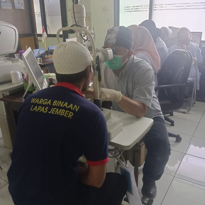 
					Tim Medis Lapas Jember Rutin Periksa Kesehatan Warga Binaan