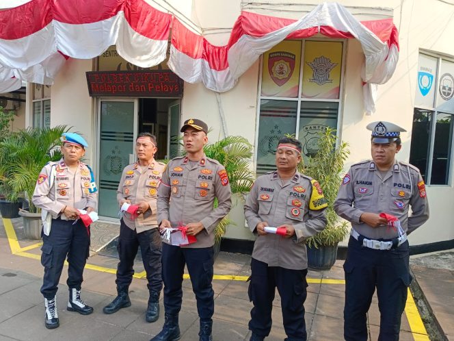 
					Polsek Cikupa Bagikan 1.000 Bendera Merah Putih Sambut HUT RI ke-80