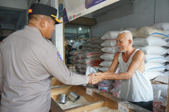 
					Jaga Stabilitas Harga dan Cegah Beras Oplosan, Kapolresta Tangerang Sidak Pasar Gudang*