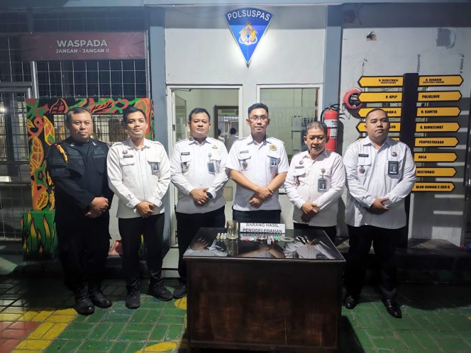 
					Wujudkan Zero Halinar: Upaya Deteksi Dini Lapas Jember Razia Kamar Hunian WBP