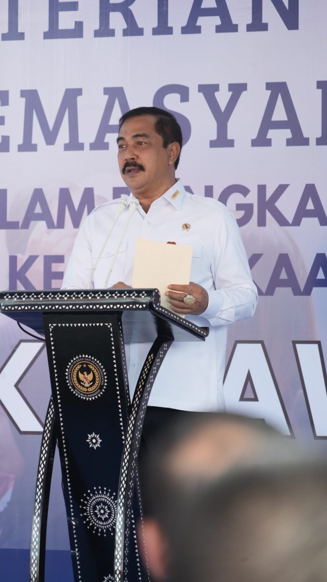 
					Kemenimpas Berbagi 5000 Paket Sembako Kepada 6 Desa dan Kelurahan di Karawang dan Cikarang