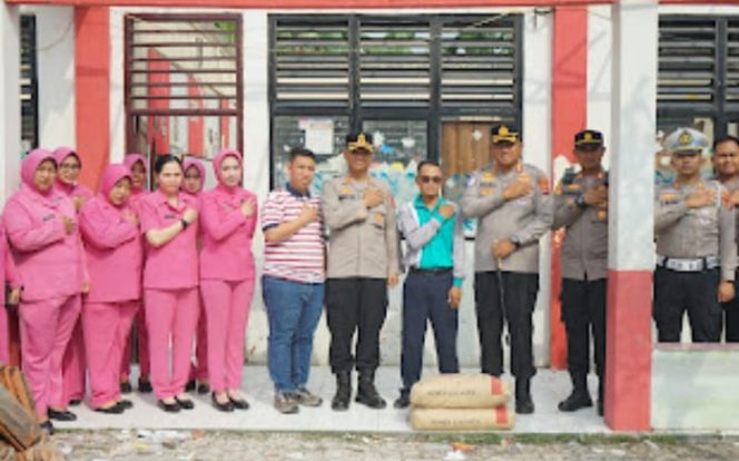 
					Kapolresta Tangerang Kunjungi SDN Keduang Dalem 2 Mauk, Tinjau Bangunan dan Beri Bantuan