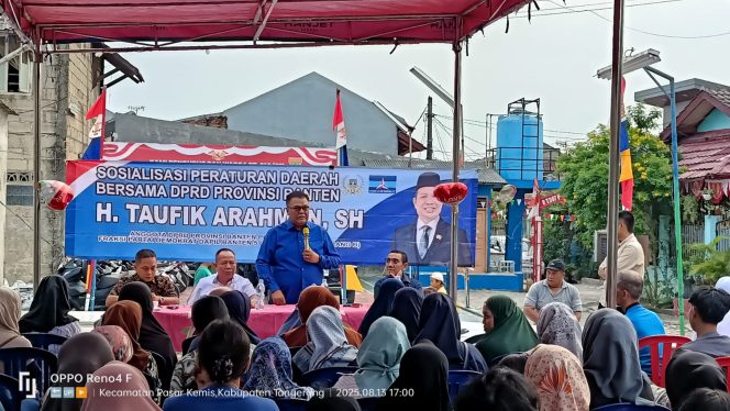 
					Anggota DPRD Provinsi Banten H.Taufik Arahman Gelar Sosper di RW 011 Kutabumi Pasar Kemis.
