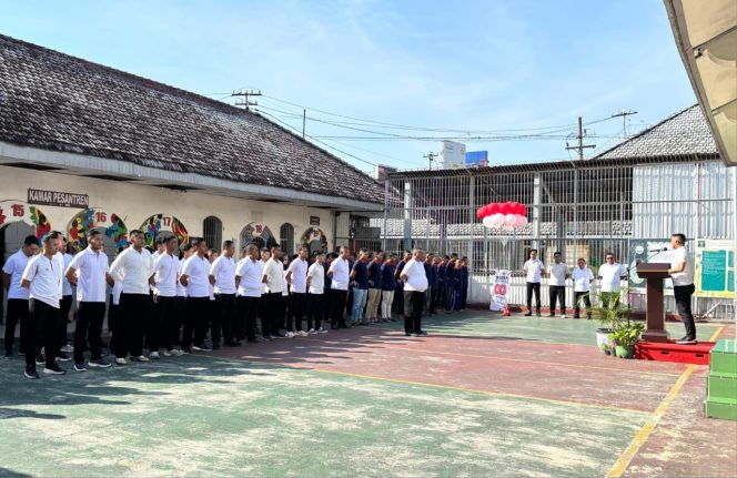
					Semarak HUT ke-80 RI, Lapas Jember Gelar Porseni dan Jalan Sehat