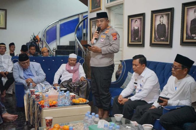 
					Jumling dan Jumat Curhat di Cikupa, Kapolresta Tangerang Serap Aspirasi Masyarakat