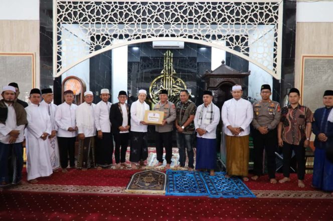 
					Wakapolda Banten Ajak Jamaah Jaga Kamtibmas Lewat Sholat Jumat Keliling