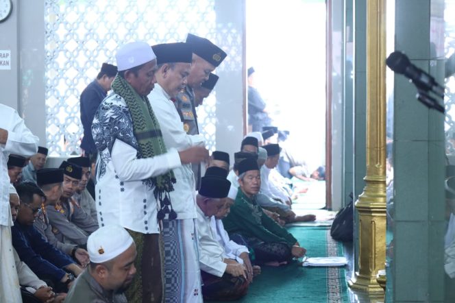 
					Sholat Jum’at Keliling, Kapolda Banten Sampaikan Pesan Kamtibmas dan Bahaya Judi Online