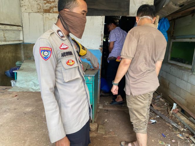 
					Ditemukan Sudah Meninggal dalam Rumah, Polsek Pasar Kemis Polresta Tangerang Cek TKP