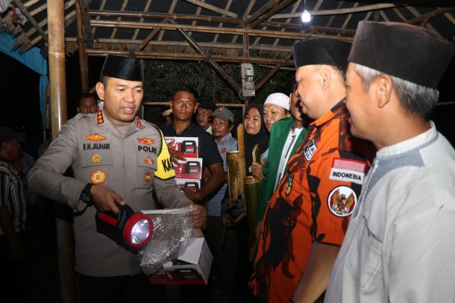 
					Kapolres KBP Raden Muhammad Jauhari: “Siskamling Harus Dihidupkan Lagi Untuk Mewujudkan Kamtibmas Yang Aman dan Kondusif”*