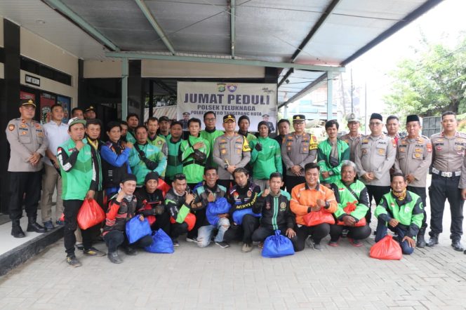 
					Kapolres Metro Tangerang Kota Gelar Jum’at Peduli Bersama Komunitas Ojol di Teluknaga*