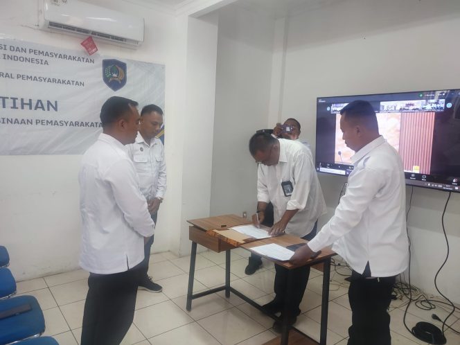 
					Lapas Pasir Putih Tandatangani Komitmen Bersama Berantas Narkoba, HP, dan Barang Terlarang Bersama Upt Pemasyarakatan Indonesia