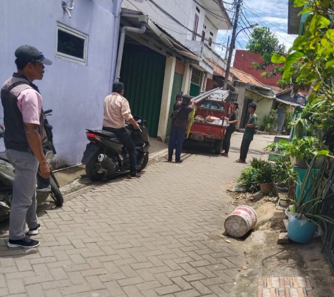 
					Puluhan Tiang Jaringan lnternet Tersebar Di Wilayah Kelurahan Cipondoh Kota Tangerang, Didiga Tanpa Memiliki Surat lzin Resmi