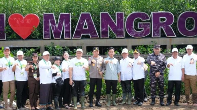 
					Kapolda Banten Dampingi Wapres RI Gibran Taman Mangrove di Tangerang