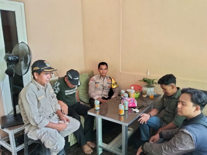 
					Bhabinkamtibmas Polsek Panongan Laksanakan Sambang Tokoh Masyarakat di Desa Peusar, Perkuat Silaturahmi dan Kamtibmas