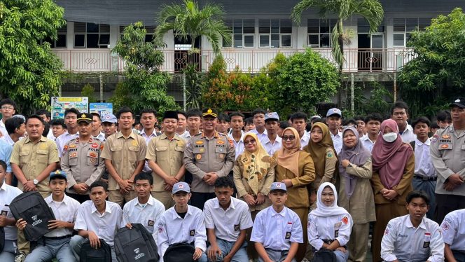 
					Polisi Peduli Pendidikan: Ditbinmas Polda Banten Ajak Siswa SMKS Yabhinka Cilegon Stop Perundungan