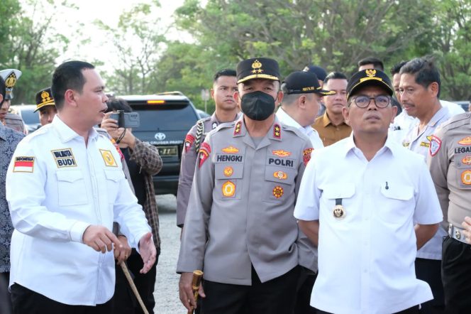 
					Kapolda dan Gubernur Tinjau Pengaturan Operasional Truk Tambang di Cilegon*