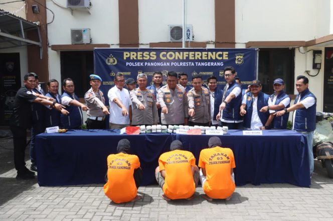 
					Polresta Tangerang Bongkar Jaringan Narkoba Antarprovinsi, 35 Paket Besar Ganja Diselundupkan dalam Motor Vespa*