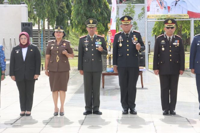 
					Hari Pahlawan Nasional, Kapolresta Tangerang dan Forkopimda Gelar Upacara di TMP*