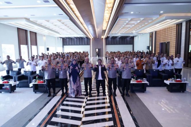 
					Wujudkan Personel Polri yang Adaptif Inovatif dan Kolaboratif, Polda Banten Gelar Rakorbin SDM 2025 *