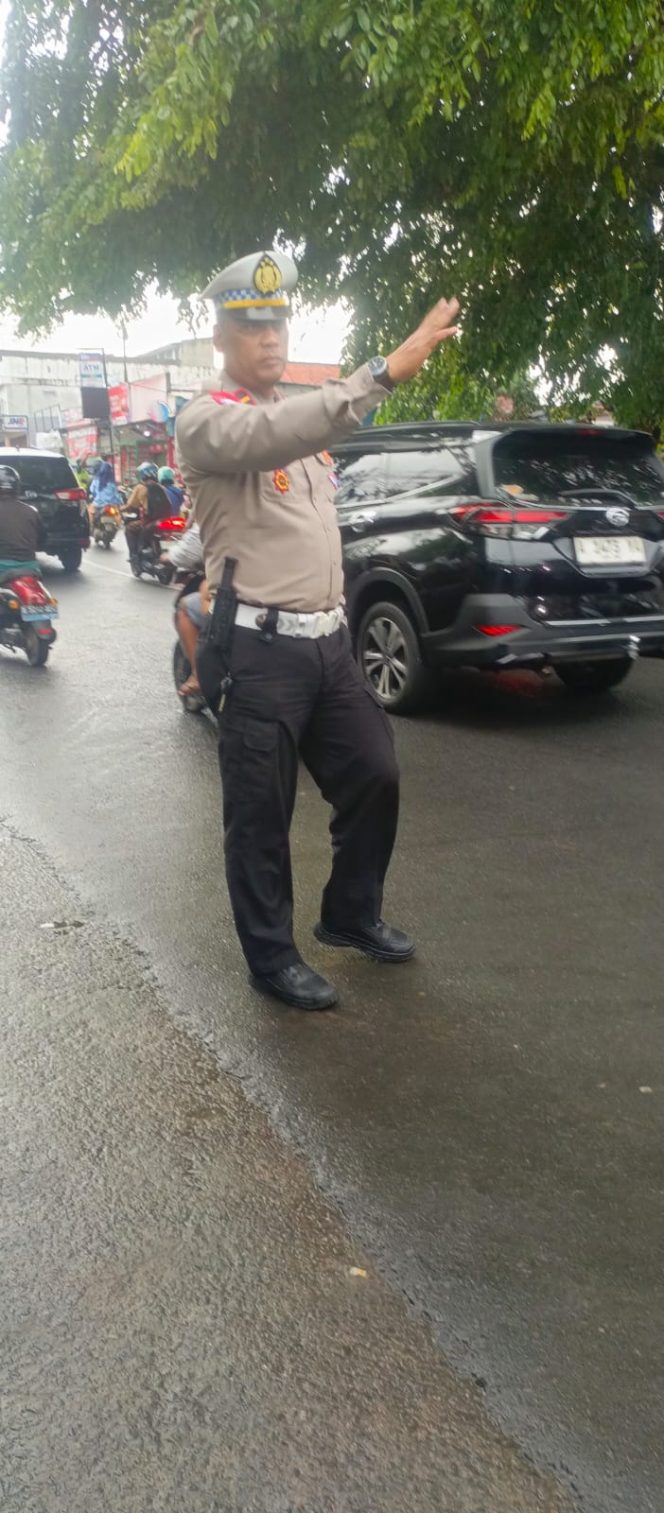 
					Anggota Satlantas Polsek Balaraja Laksanakan Rutinitas Gatur Lalin Pagi di Wilayah Hukum Polresta Tangerang