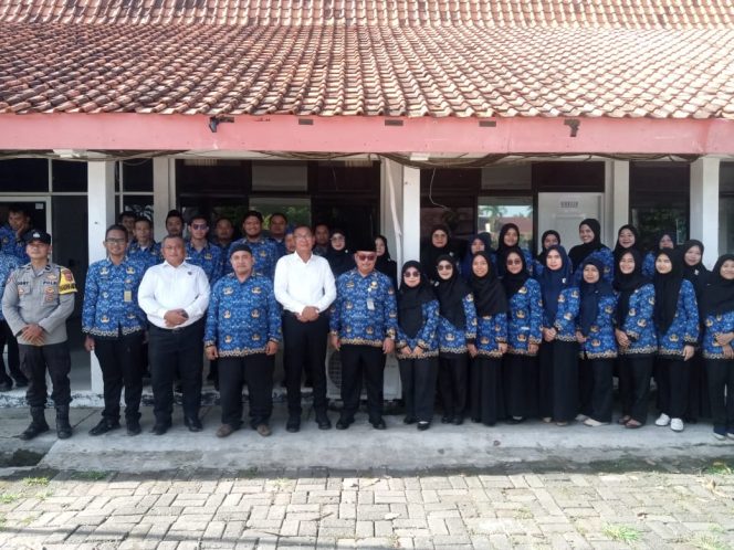 
					Wakasat Narkoba Polresta Tangerang Jadi Pembina Upacara di SMKN 1, Ingatkan Pelajar Jauhi Narkoba dan Bullying