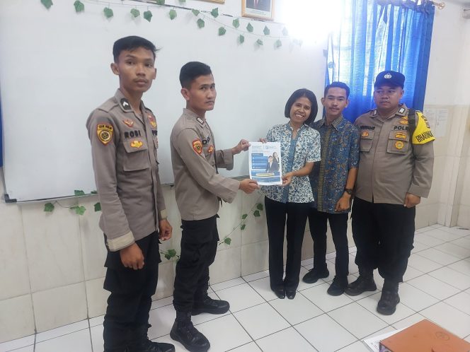 
					Polsek Pasar Kemis Gelar Sosialisasi SMA Kemala Taruna Bhayangkara di SMP Mutiara Bangsa 6