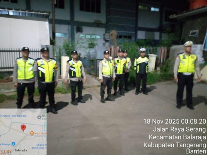 
					Rutinitas Personil Gelar Apel Malam dan Sispam Mako di Mapolsek Balaraja Polresta Tangerang